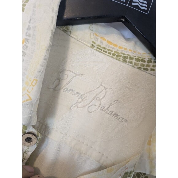 Tommy Bahama Mens Med 100% Silk Button Up Camp Hawaiian Aloha Floral - Picture 3 of 9